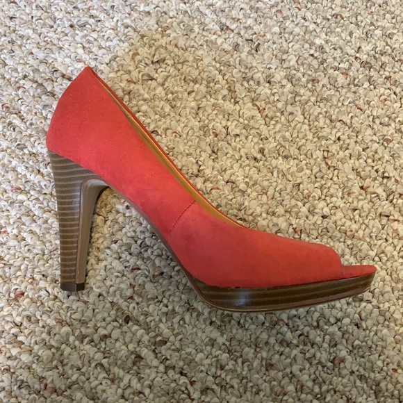 Old Navy Faux Suede Peep Toe High Heal - Picture 6 of 12